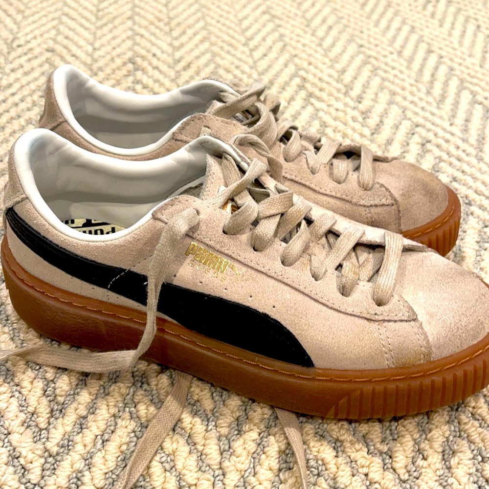 Puma wedge suede sneaker guc spot treated see pics